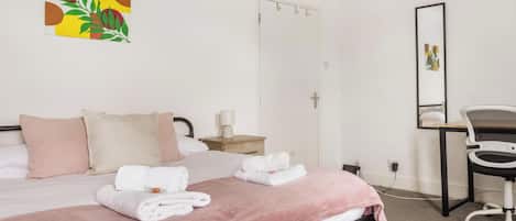 3 bedrooms, iron/ironing board, free WiFi, bed sheets