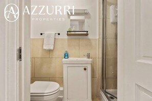 Hair dryer, towels - Relaxing 3BR | Near Local Stores | Relocation |ST (Oxfordshire)