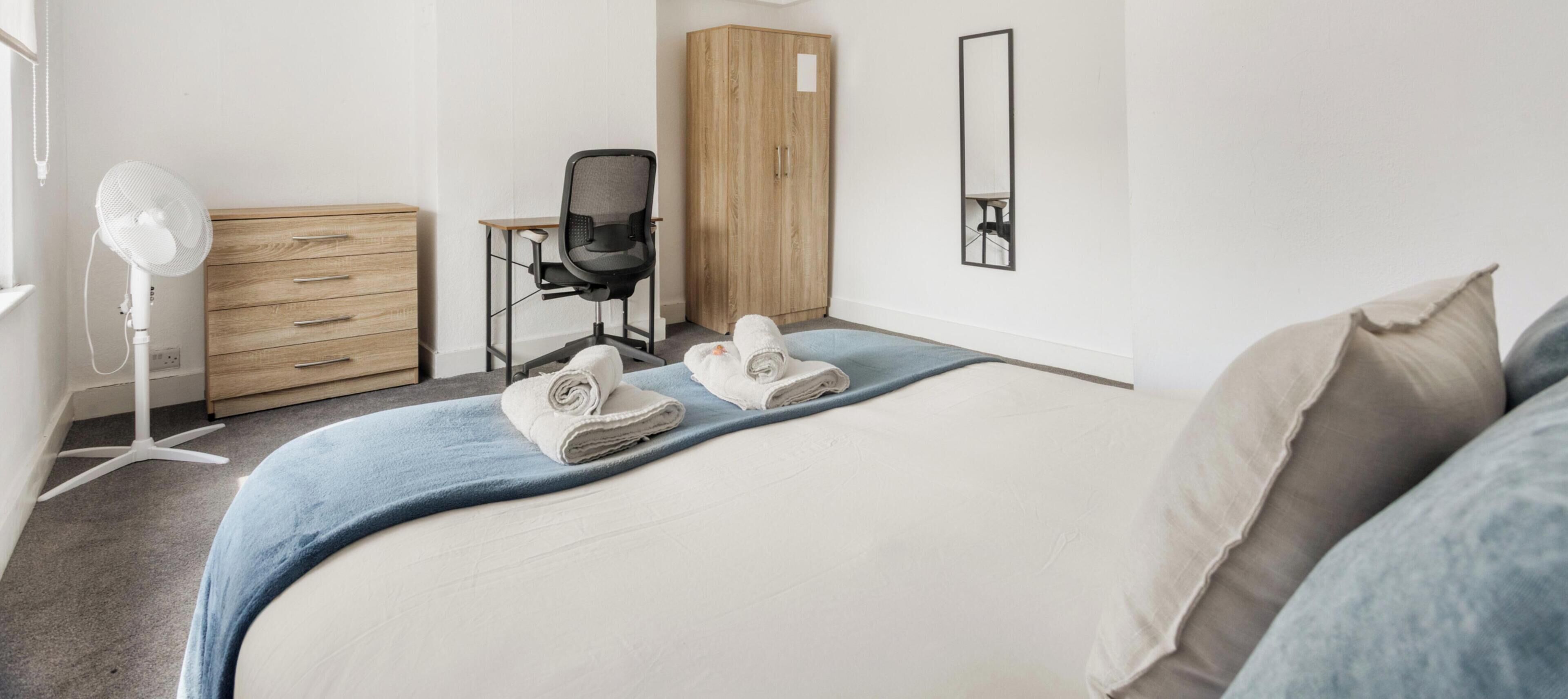 3 habitaciones, tabla de planchar con plancha y wifi gratis 