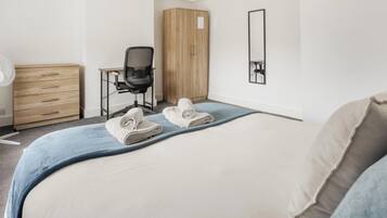 3 bedrooms, iron/ironing board, WiFi (free), bed sheets