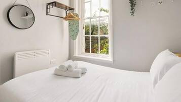 3 bedrooms, iron/ironing board, WiFi (free), bed sheets
