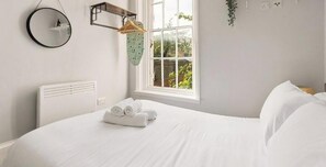 3 bedrooms, iron/ironing board, free WiFi, bed sheets - Relaxing 3BR | Near Local Stores | Relocation |ST (Oxfordshire)