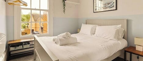 3 bedrooms, iron/ironing board, free WiFi, bed sheets