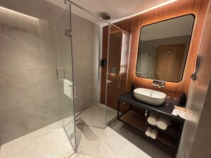 Premium Room, 1 King Bed, Balcony | Bathroom - Ramada Encore By Wyndham Ayodhya Takpura (Faizabad)