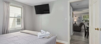 Modern 1 Bedroom Retreat in North Kansas City