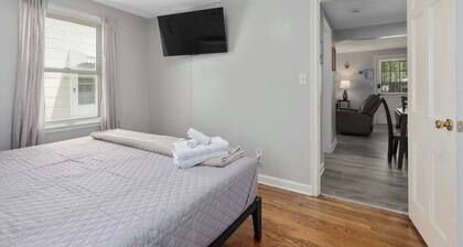 Modern 1 Bedroom Retreat in North Kansas City