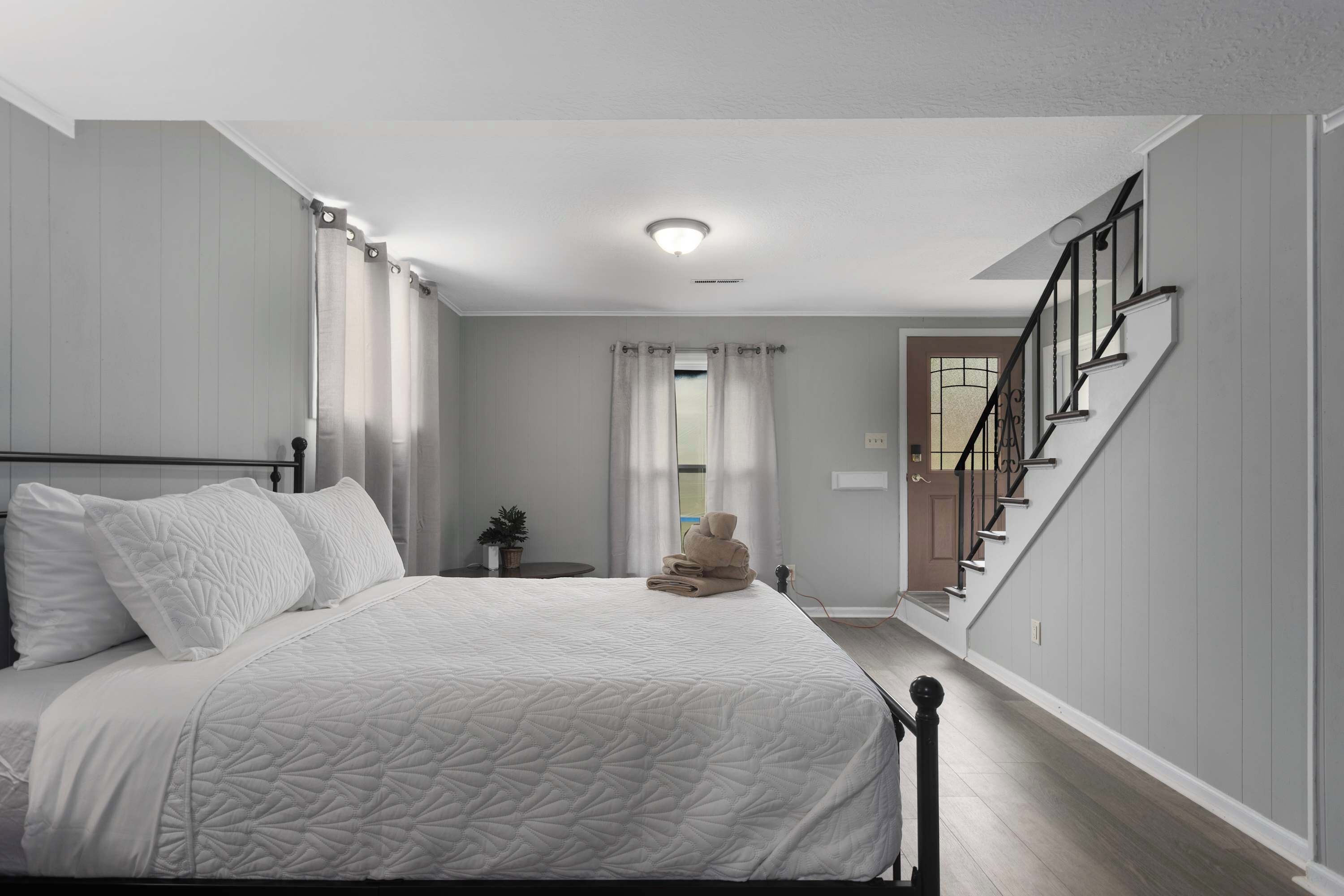 Iron/ironing board, travel crib, WiFi, bed sheets