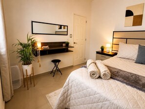 Ferros/tábuas de passar roupa, acesso à internet, roupa de cama