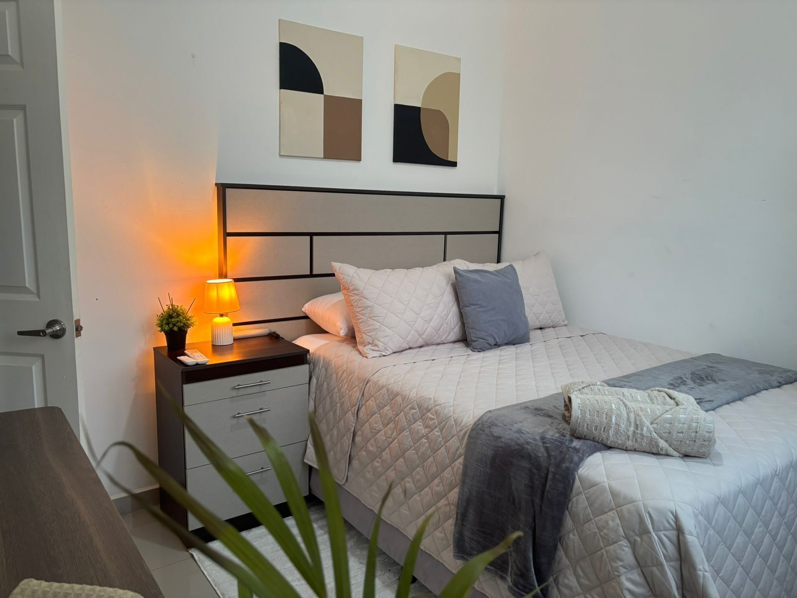 Iron/ironing board, internet, bed sheets
