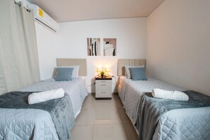 Iron/ironing board, Internet, bed sheets - Casa Perla - Nueva San Miguel P114-6 (San Miguel)