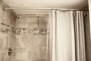 Hair dryer, towels, soap, toilet paper - Cozy 1-bedroom condo in convenient to all things Columbia, SC (Columbia)