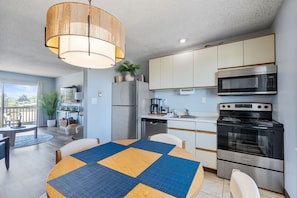 Private kitchen - Family Suite For 6 - Pool and Hot Tub Access! (Ocean Shores)