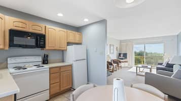 Coffee/tea maker, fridge, microwave, oven