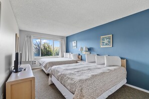 Room - Pet Friendly Suite with Kitchen - Pool & Hot Tub! (Ocean Shores)