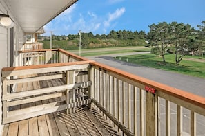 Step out onto the balcony - Family Suite for 6 with Kitchen and Fireplace - Pool, Hot Tub, and Game Room Access! (Ocean Shores)
