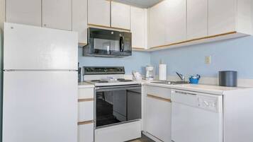 Coffee/tea maker, fridge, microwave, oven