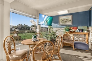 Interior - Ocean View Family Suite for 6 with Fireplace - Pool and Hot Tub! (Ocean Shores)