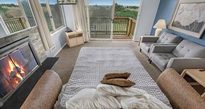 Ocean View Family Suite with Kitchen - Sleeps 8 - Pool and Hot Tub!