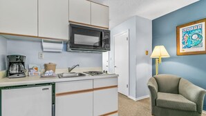 Private kitchen - Pet Friendly Condo with King Bed and Kitchenette (Ocean Shores)
