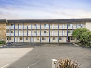 Exterior - Pet Friendly Condo with King Bed and Kitchenette (Ocean Shores)
