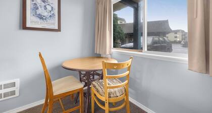 Pet Friendly Condo By the Ocean - Two Queen Beds