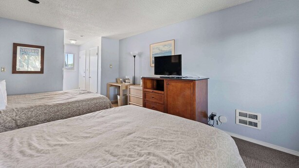 Unclassified image, 1 of 27, button - Ground Floor Studio - Two Queen Beds - Pool Access (Ocean Shores)