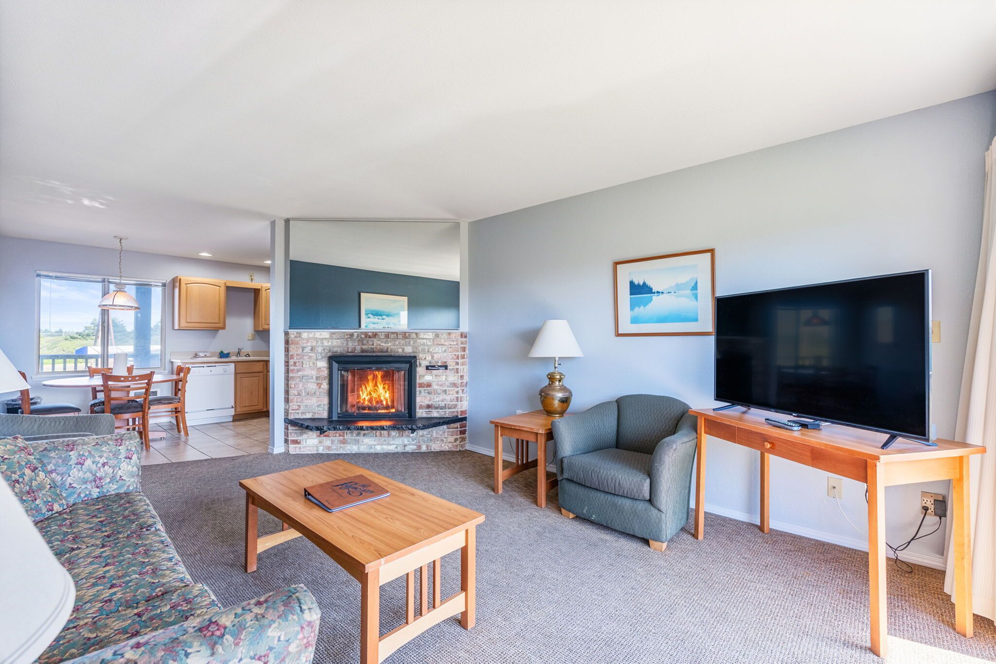 TV, fireplace