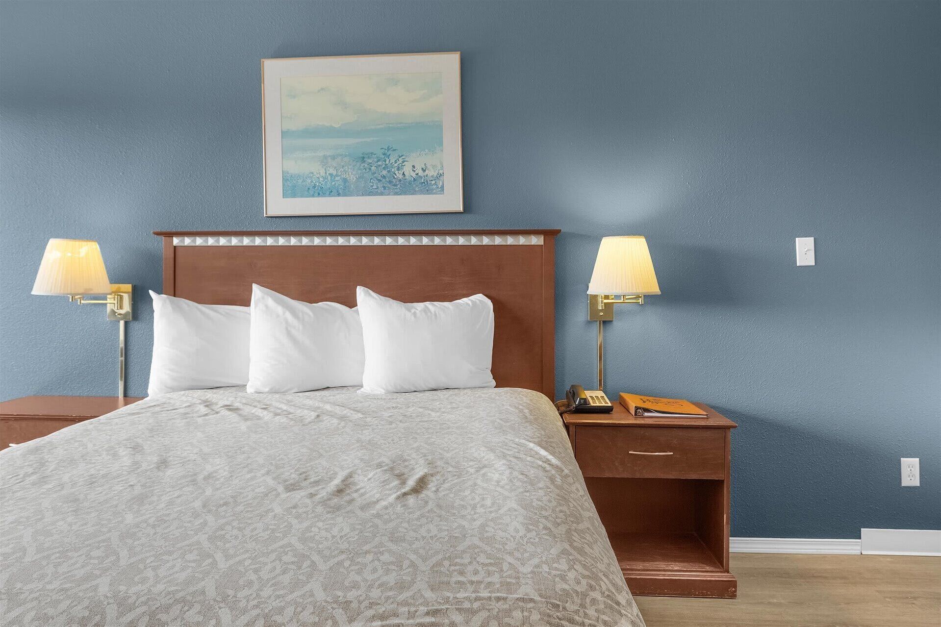 Iron/ironing board, WiFi, bed sheets