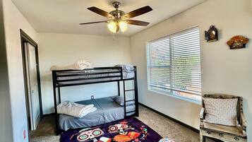 2 bedrooms, internet, bed sheets