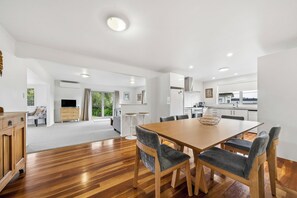 Dining - Sundown on Grove - Martinborough Holiday Home (Martinborough)