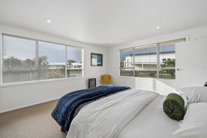 Room - Sundown on Grove - Martinborough Holiday Home (Martinborough)
