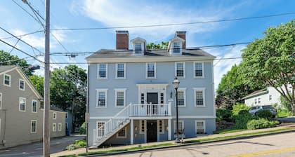 Charming 3-bedroom apartment with AC in East Greenwich