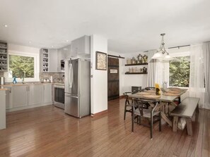 Private kitchen - Lake Scugog Waterfront Cottage | Hot Tub, Firepit & Pool Table (Little Britain)