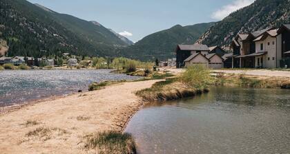 The Hollyhock Hideaway | Close to Slopes