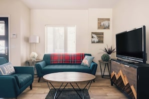 TV, offices - The Hollyhock Hideaway | Close to Slopes (Georgetown)