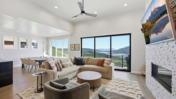 House (5 Bedrooms) | Interior