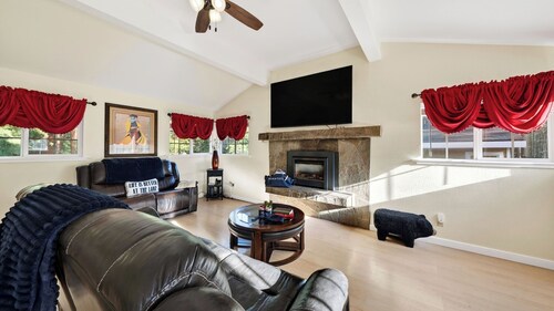 Steelhead Retreat by Avantstay Walk to Kings Beach Game Room + Fireplace 20 Mins to Northstar