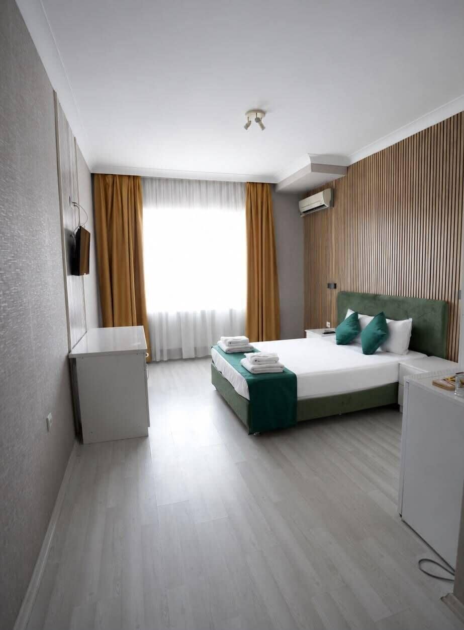 Deluxe Double Room, City View | Desk, laptop workspace, soundproofing, iron/ironing board (on request)