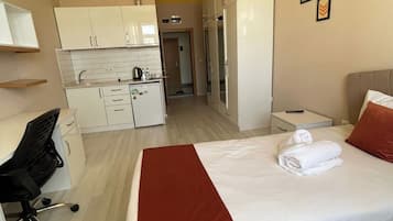 Kamar Double atau Twin Deluks, pemandangan kota | Meja kerja, ruang kerja ramah laptop, dan kedap suara