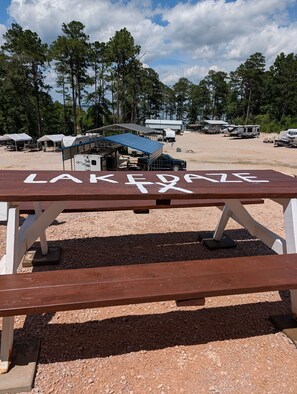 Property grounds - Peaceful RV perfect balance of escape, lakeside views, easy lake access, & fun! (Jasper)