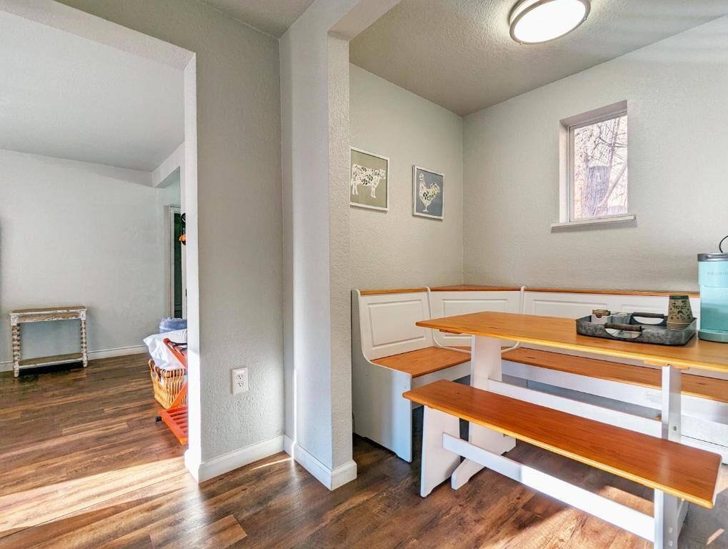 Suite – deluxe, balkong, fjellutsikt | Spiseområde