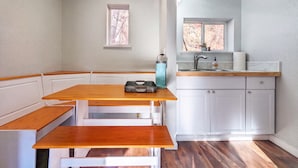 Deluxe Suite, Balcony, Mountain View | Private kitchen