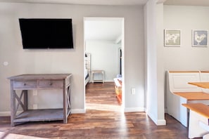 Suíte luxo, sacada, vista para a montanha | Wi-Fi de cortesia, roupa de cama