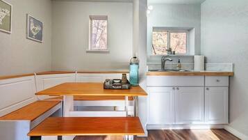 Suite Deluxe, balcon, vue montagne | Cuisine privée