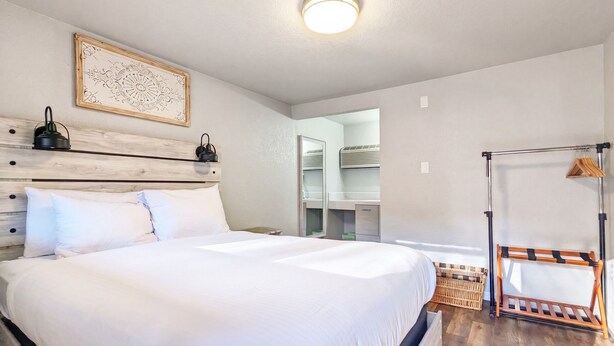 Deluxe Suite, Balcony, Mountain View