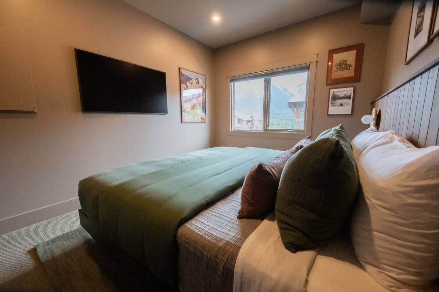 4 slaapkamers, een strijkplank/strijkijzer, reisbedje, gratis wifi