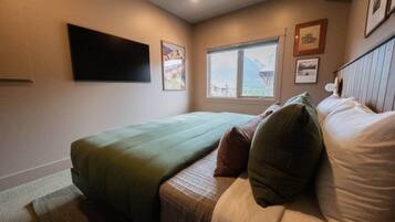 4 slaapkamers, een strijkplank/strijkijzer, reisbedje, gratis wifi
