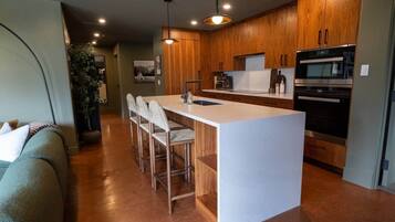 Coffee/tea maker, fridge, microwave, oven
