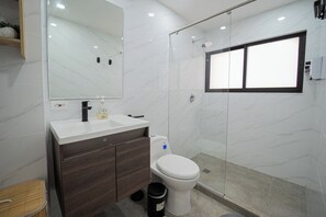 Shower, hair dryer, towels, soap - Premium Apartment: Beach and Comfort in Bocagrande (Cartagena de Indias)