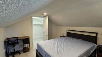 2 bedrooms, WiFi (free), bed sheets